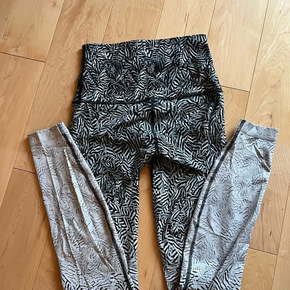 Lululemon Wunder Under Leggings Dazzle Nulux Alpine White Black, Size 4